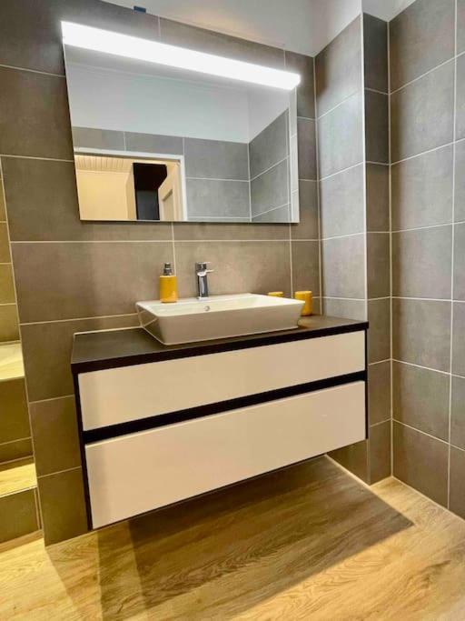 Neumünster Studioappartement Mit Privatgarten In Ruhiger Wohnsiedlung מראה חיצוני תמונה